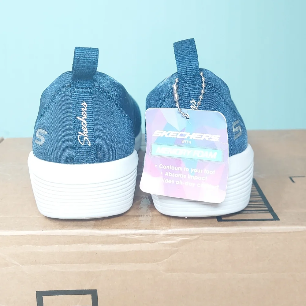 Skechers On The Go Navy Slip-On Memory Foam Women's Walking Shoe Size 5.5 NWT - Picture 8 of 10